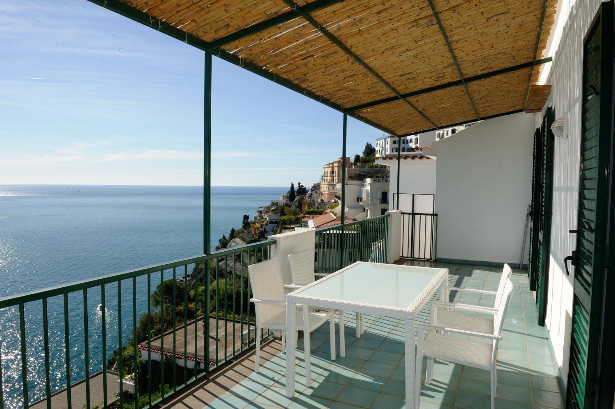 Amalfi Blue Flowers B Bagian luar foto